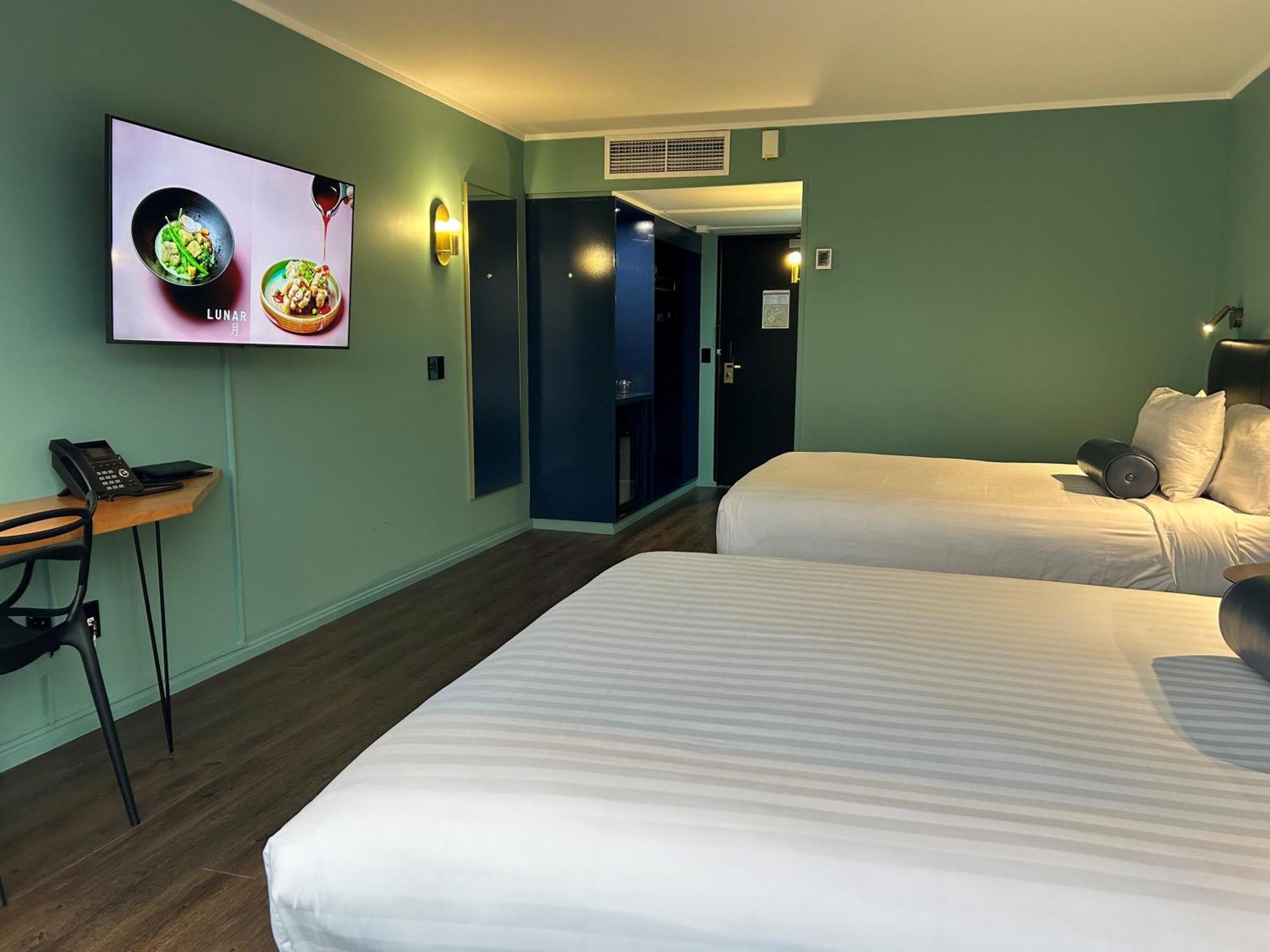 Naumi Auckland Airport Hotel Room photo
