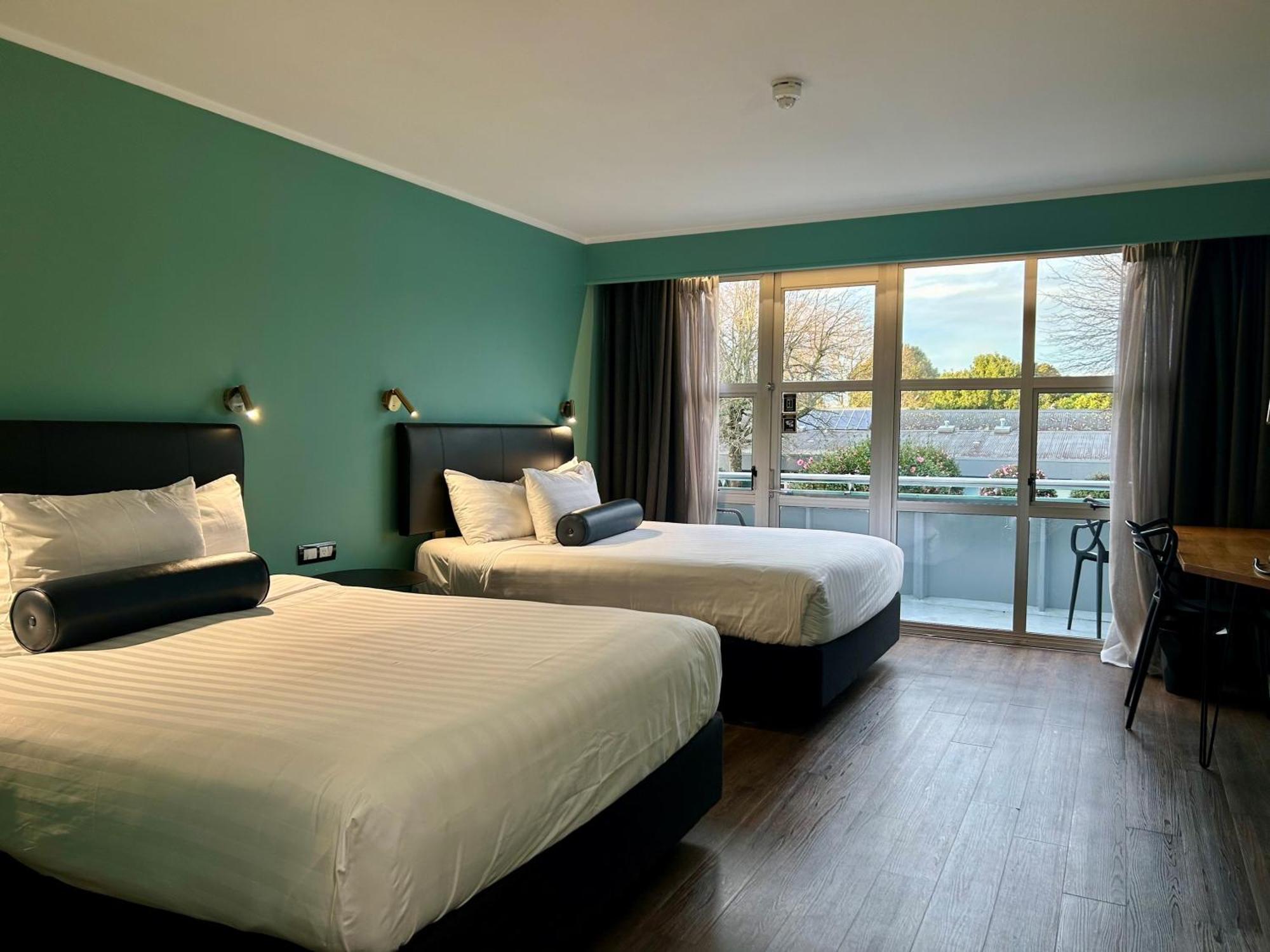 Naumi Auckland Airport Hotel Room photo