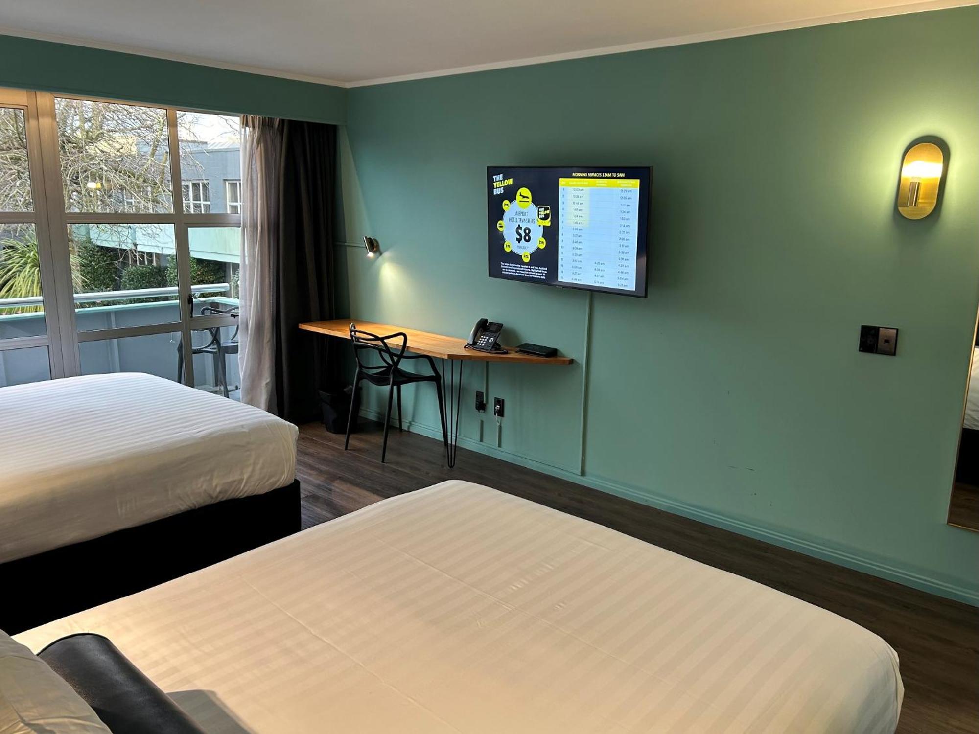 Naumi Auckland Airport Hotel Room photo