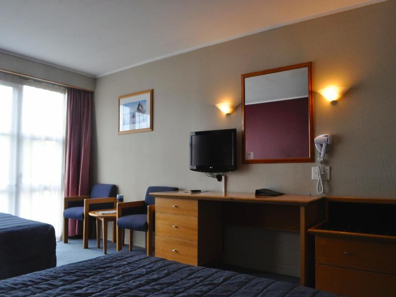 Naumi Auckland Airport Hotel Exterior photo